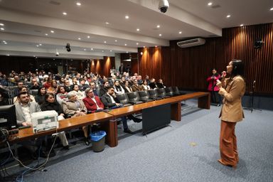 Escola do Legislativo: servidores da Assembleia participam de palestra sobre finanças pessoais e cenário econômico