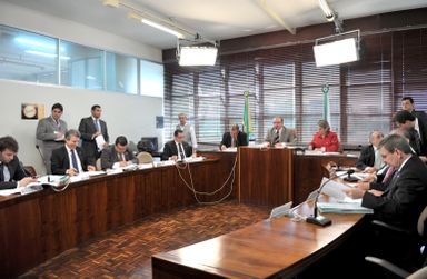 CCJ aprova mensagem que trata de cargos e carreiras nas universidades estaduais