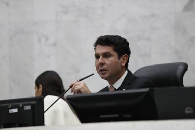 Projeto de lei apresentado na Assembleia prevê a criação do Banco de Ração e da Farmácia Popular Veterinária do Paraná
