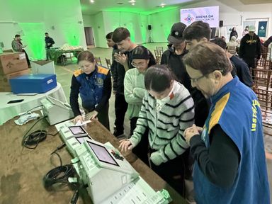 Urna eletrônica e educação política marcam ações da Assembleia Itinerante na Expoingá