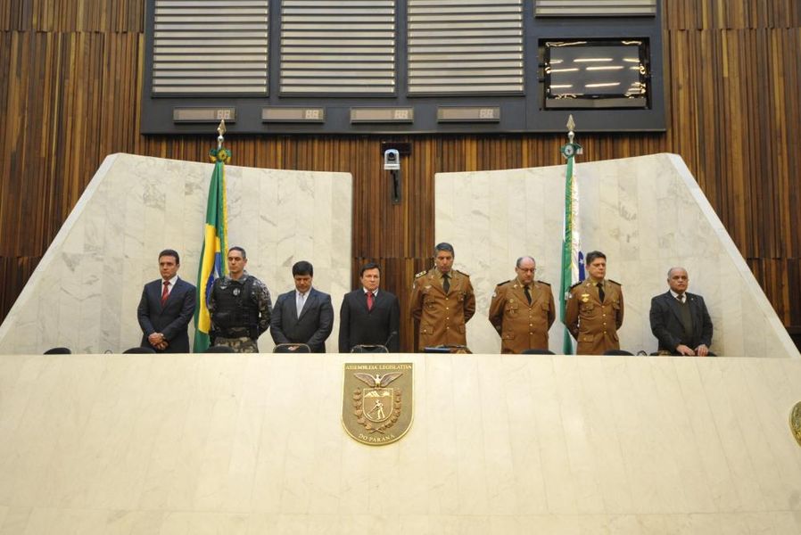 Sessão solene homenageia os 160 anos da Polícia Militar do Paraná.