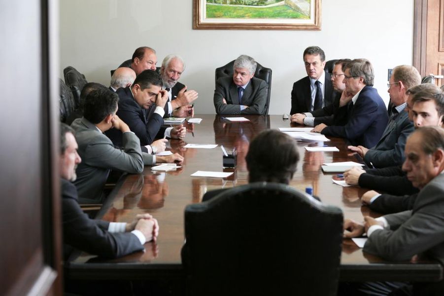 Rossoni reunido com os representantes das entidades de classe.