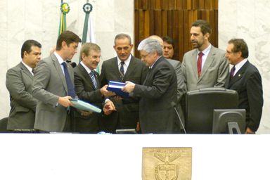 Deputados aprovam Orçamento para 2012 e Plano Plurianual