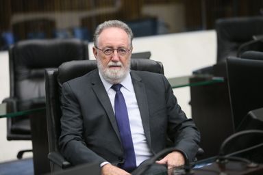 Deputado questiona se Corregedoria pode autorizar aumento de custas de cartório