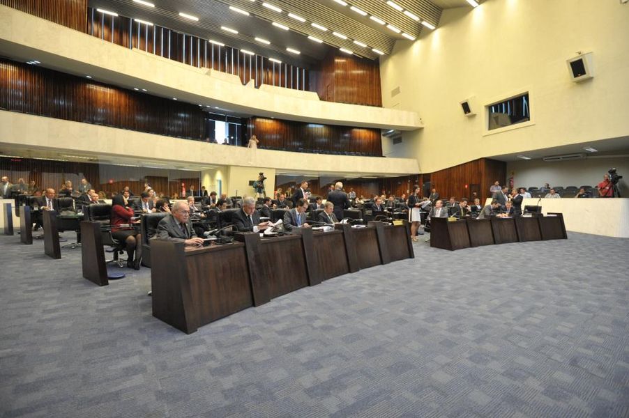 Visão geral do plenário durante a sessão desta terça-feira (25).