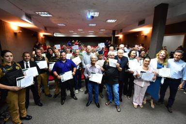 Deputado Cobra Repórter (PSD) homenageia pessoas que se destacaram em Londrina e região