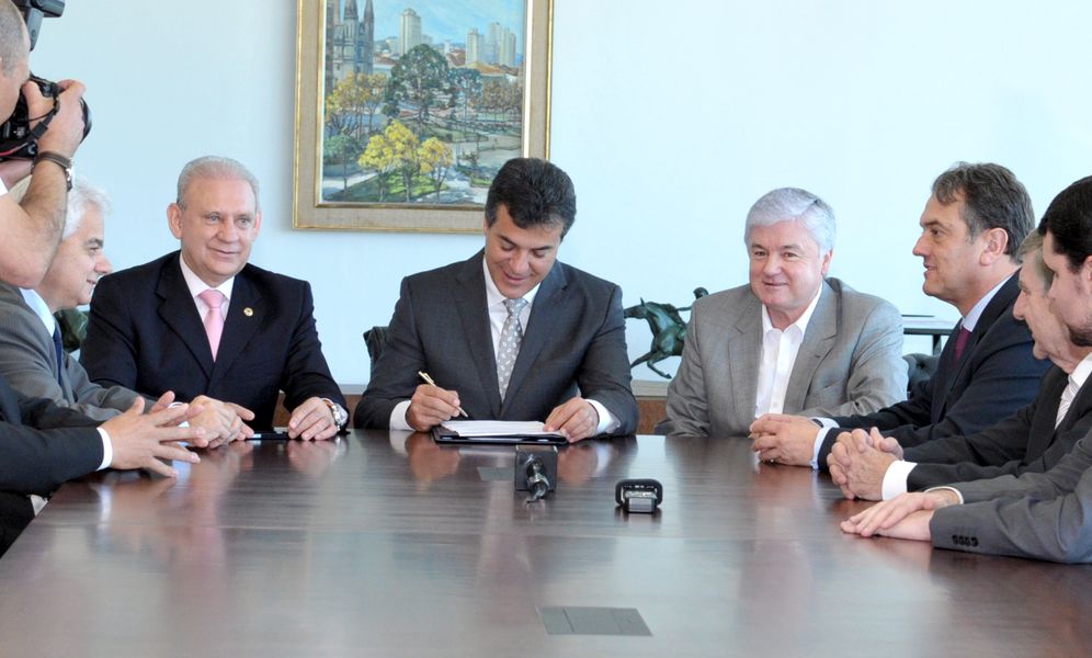 Entrega do projeto ao Governador