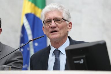 Relatório da SEFA aponta maior salto no investimento público no Paraná