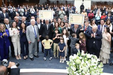 Assembleia Legislativa concede título de Cidadão Honorário do Paraná aos médicos Marco Antônio e Pedro Ernesto Caron