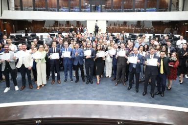 Influenciadores que difundem a medicina integrativa são homenageados pela Assembleia Legislativa do Paraná