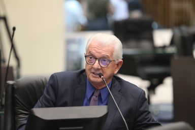 Isenção de contribuição previdenciária a militares com moléstias graves passa na Comissão de Finanças