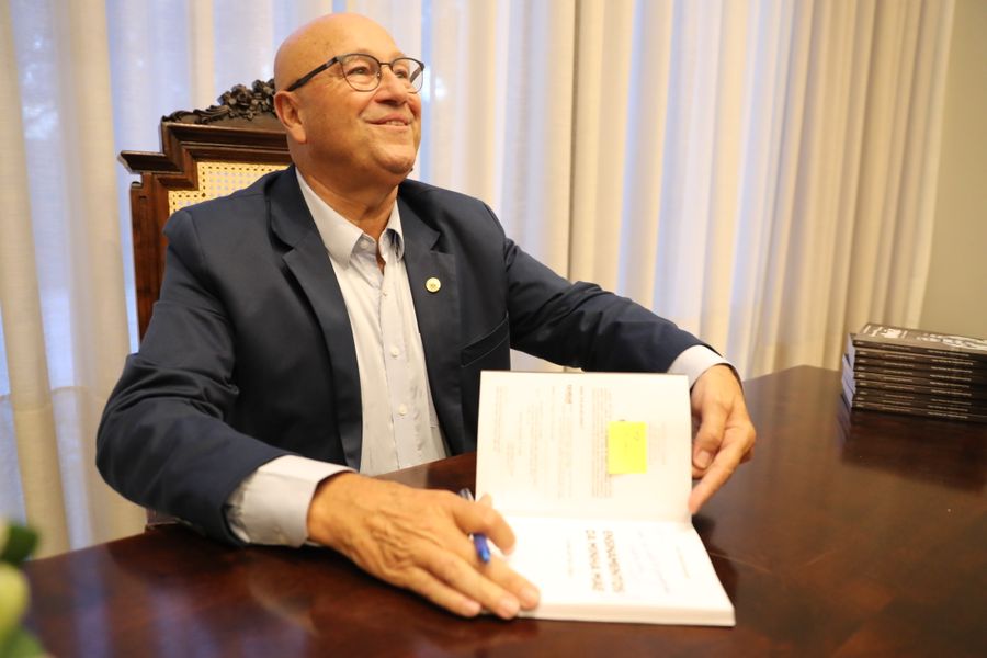 Roma livro lançamento