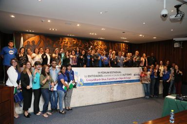 Fórum destaca importância de dar visibilidade à causa do autismo