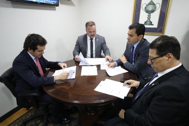 Comissão de Indústria e Comércio aprova projeto que obriga assinatura física para a contratação de crédito por idosos