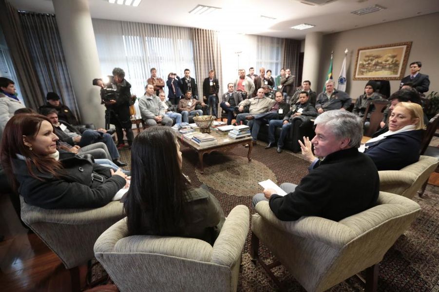 Vereadores de cidades paranaenses visitam a Alep e são recebidos pelo presidente Rossoni.