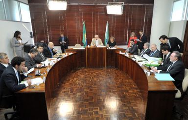 CCJ faz sessão extra para analisar conjunto de propostas do Executivo e do Judiciário