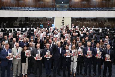 Cartilha que garante moradia digna a todos os paranaenses é lançada na Assembleia Legislativa