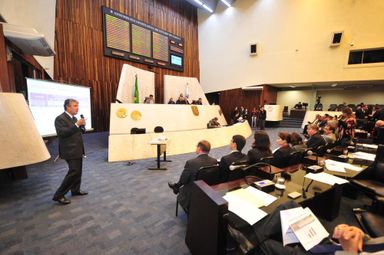 Secretário da Fazenda apresenta cumprimento das metas fiscais do Governo na Assembleia