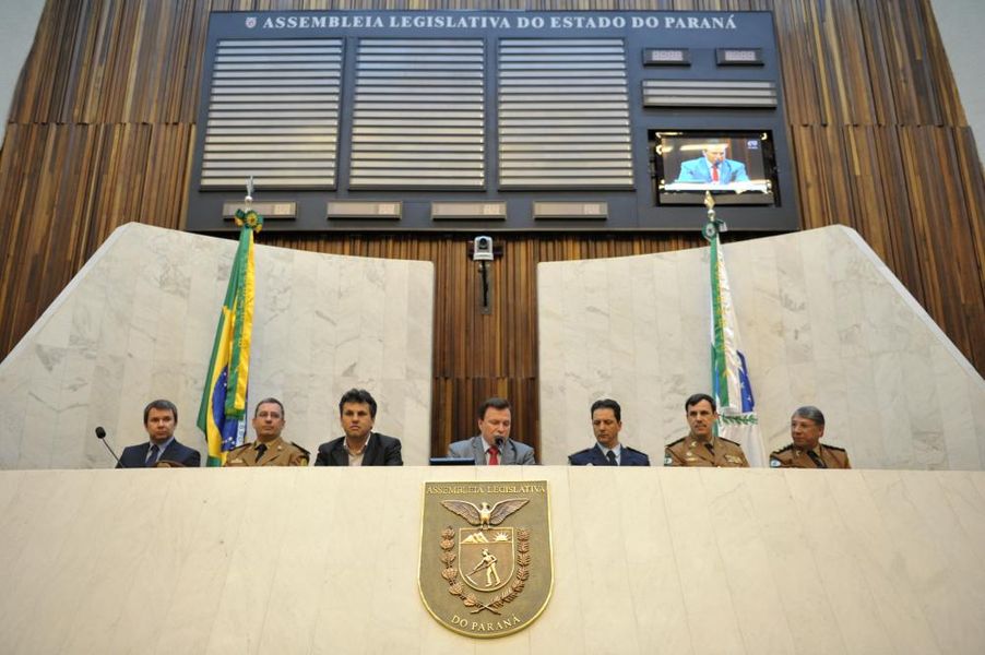 Sessão solene homenageia o 27º aniversário da Guarda Municipal de Curitiba.