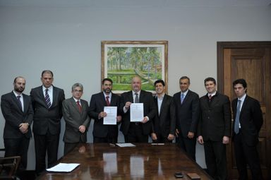Empresas Oi, Claro e Vivo decidem assinar também o  TAC proposto pela CPI da Telefonia Móvel