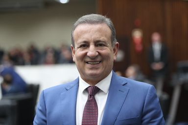 "Diálogo, equilíbrio e respeito às instituições", afirma deputado Moacyr Fadel (PSD) ao assumir a 2ª vice-presidência da Alep