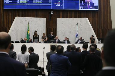 Deputados aprovam projeto que amplia ações de esclarecimento sobre o câncer