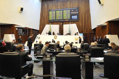 PEC da Juventude é aprovada pelos deputados em segunda discussão