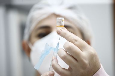Projetos que punem quem furar a fila da vacina contra a Covid-19 serão unificados
