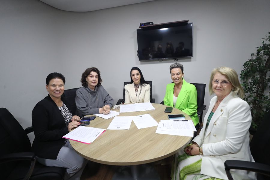 com mulher 17112025