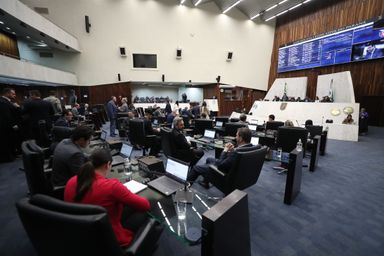 Seguem para sanção projetos que tratam dos reajustes dos servidores paranaenses