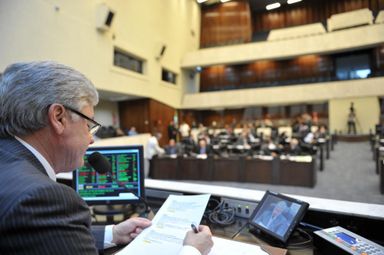 Assembleia suspende também as sessões plenárias da terça (10) e da quarta-feira (11)