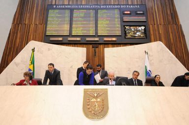 Novo piso salarial do Paraná é aprovado pelos deputados e chegará a R$ 1.326,60.