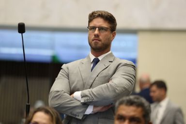Deputado Requião Filho questiona secretário de Saúde sobre Caderneta da Criança