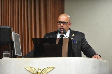 Deputado alerta que Sanepar não trabalha mais para o povo paranaense