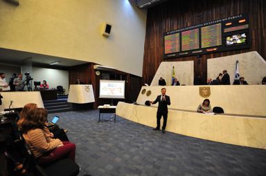 Médico defende nova rotulagem para alimentos gordurosos para combater epidemia de obesidade