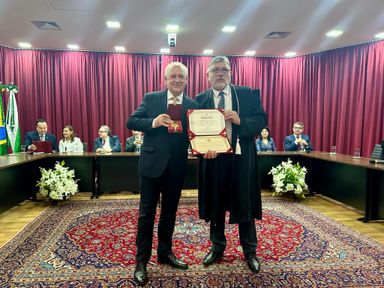 Presidente Ademar Traiano (PSD) recebe maior honraria do TRE-PR