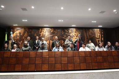 Alunos do CEEBJA Campo Comprido conhecem a Assembleia Legislativa