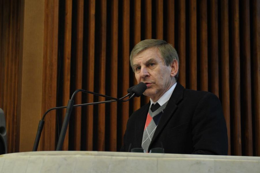 Deputado Elio Rusch (DEM) faz pronunciamento na sessão plenária desta terça-feira (25). 