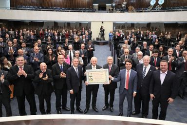 Assembleia Legislativa entrega título de Cidadão Benemérito do Paraná a Hélio Airton Lewin