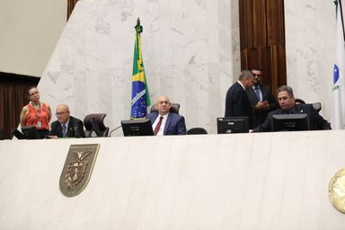 Pelo segundo dia, novo coronavírus pauta discussões na Assembleia