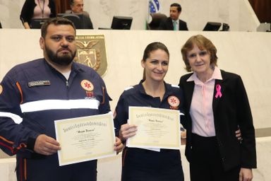 Deputada Luciana Rafagnin (PT) presta homenagem a motoristas condutores de ambulância
