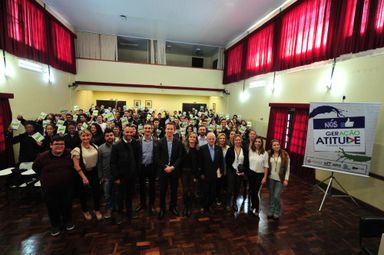 Palestras do "Geração Atitude" reforçam conceitos de cidadania e democracia participativa aos jovens