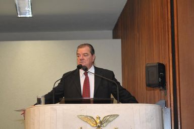 Deputados homenageiam Caíto Quintana ao aprovarem projeto que dá o nome do ex-deputado à Usina Baixo Iguaçu
