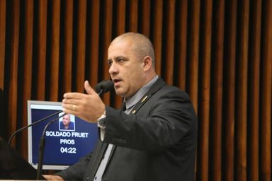 Soldado Fruet pede que o Governo reajuste o salário do servidor público